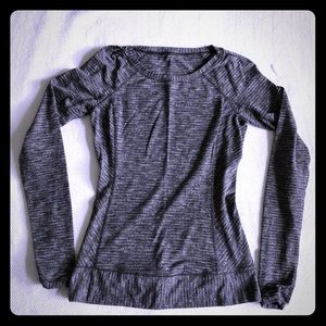 Gently worn Lululemon long sleeve tee / Size 4